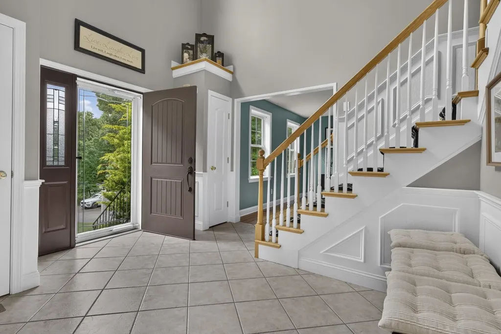 7 Cheshire Court Londonderry NH 03053