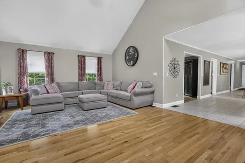 7 Cheshire Court Londonderry NH 03053