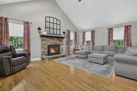 7 Cheshire Court Londonderry NH 03053