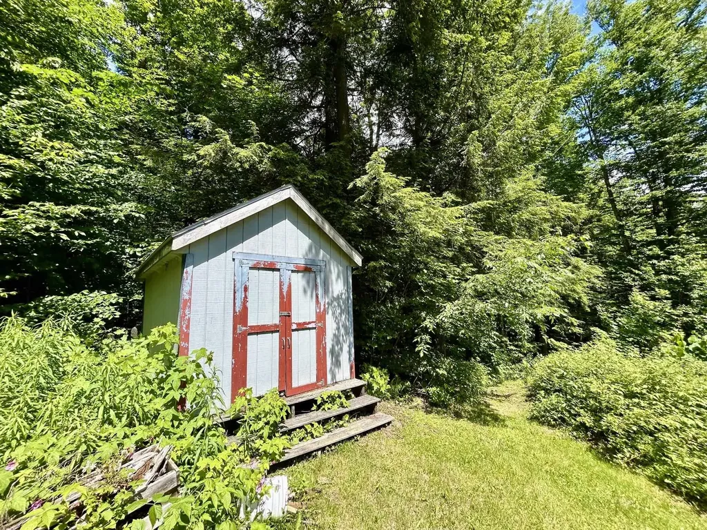 8 Mary White Road Tunbridge VT 05077