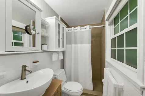 2 Glendale Road North Hampton NH 03862