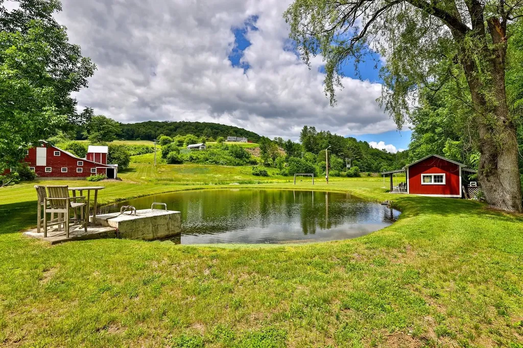 35 Theron Fisher Road Grafton VT 05146
