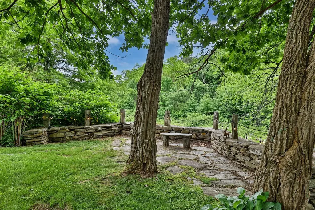 35 Theron Fisher Road Grafton VT 05146