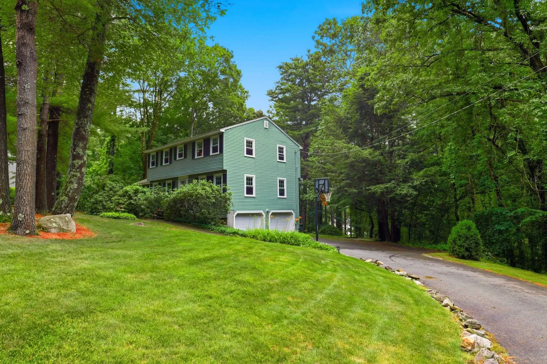 9 King Edward Drive Londonderry NH 03053