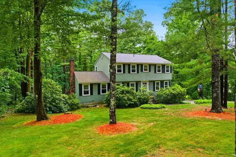 9 King Edward Drive Londonderry NH 03053