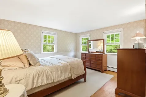 9 King Edward Drive Londonderry NH 03053