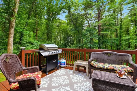 9 King Edward Drive Londonderry NH 03053