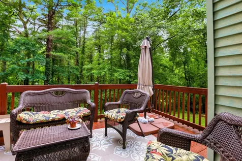 9 King Edward Drive Londonderry NH 03053