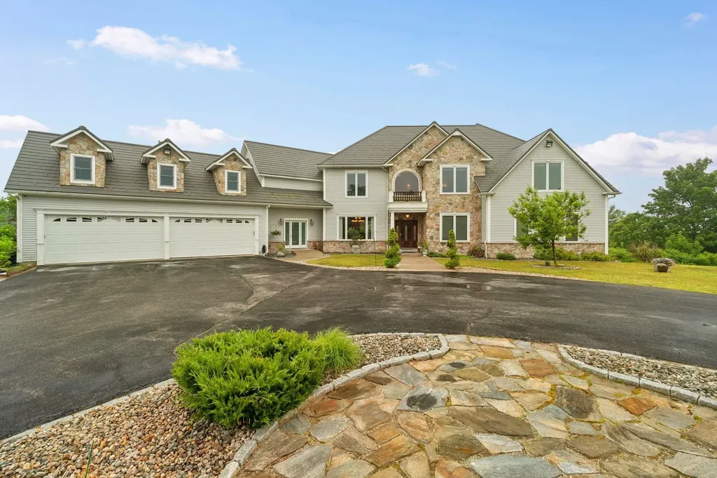 129 North Road Hillsborough NH 03244