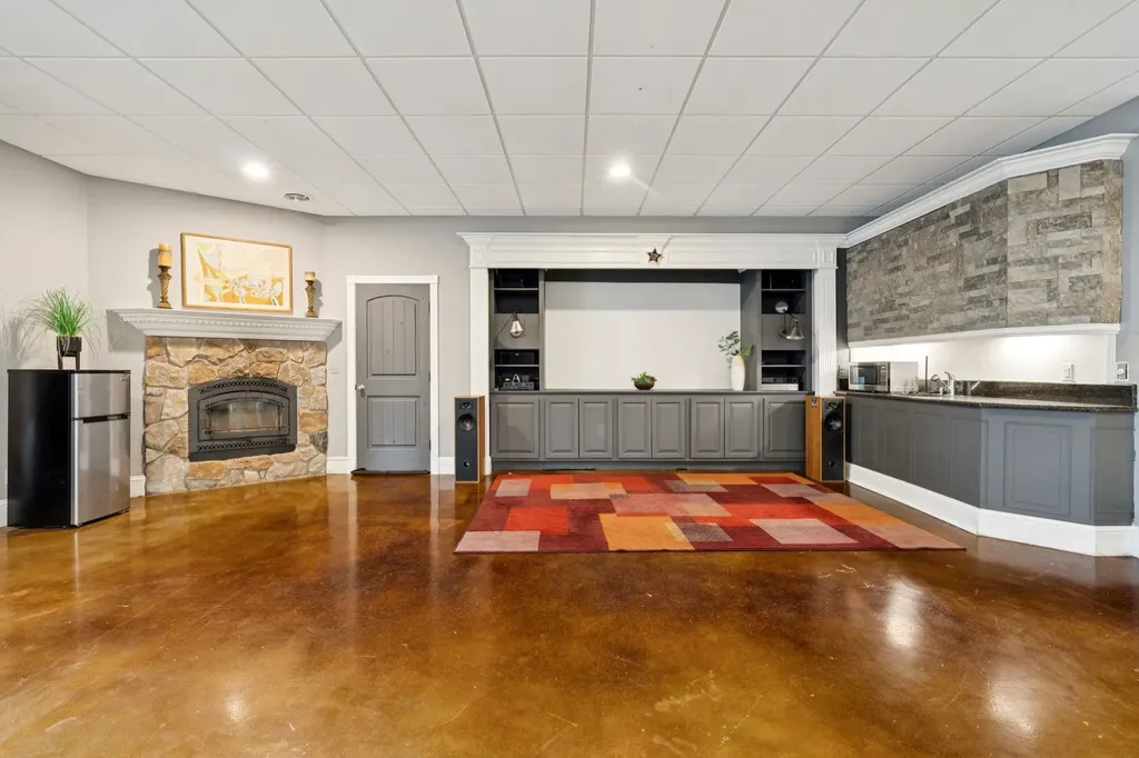 129 North Road Hillsborough NH 03244