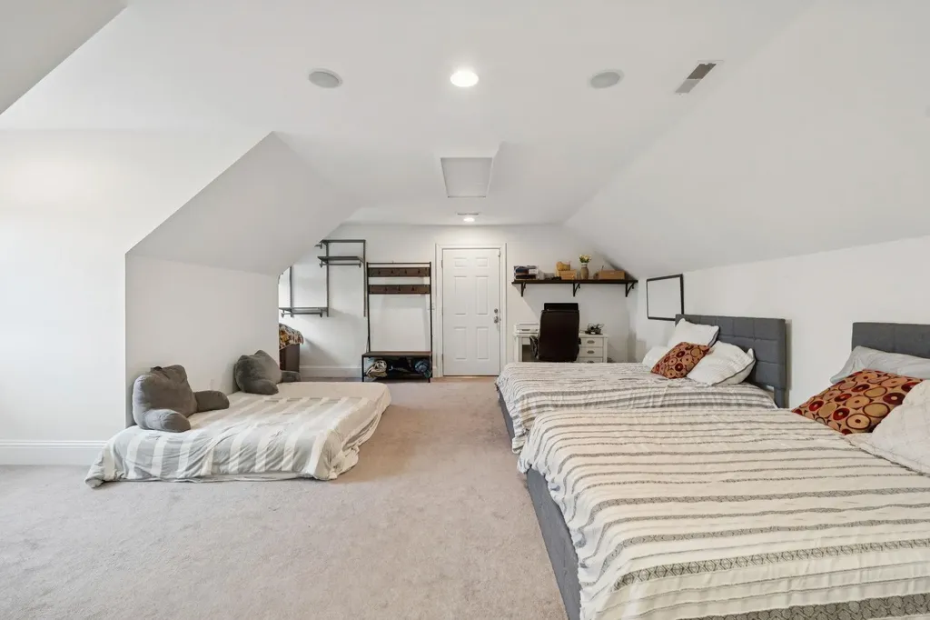 129 North Road Hillsborough NH 03244