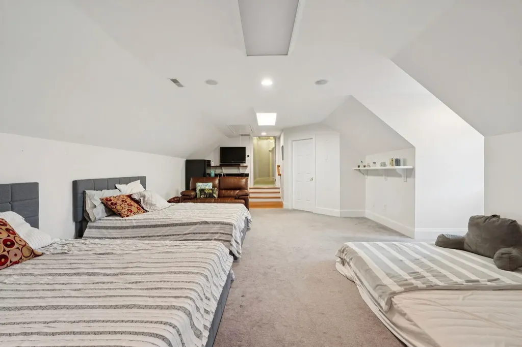 129 North Road Hillsborough NH 03244