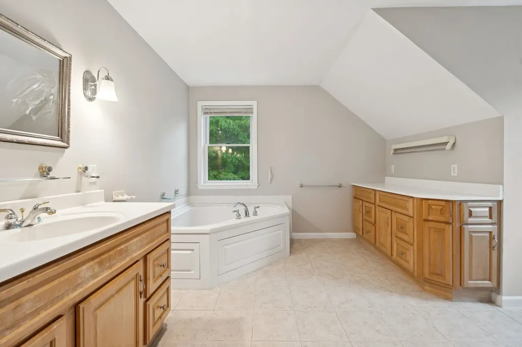 129 North Road Hillsborough NH 03244