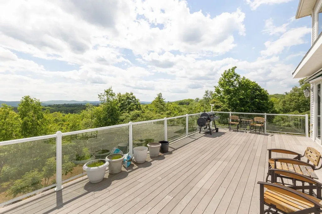 129 North Road Hillsborough NH 03244