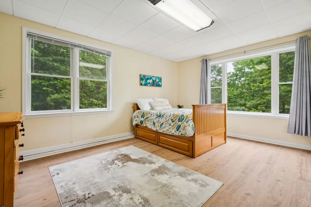 129 North Road Hillsborough NH 03244