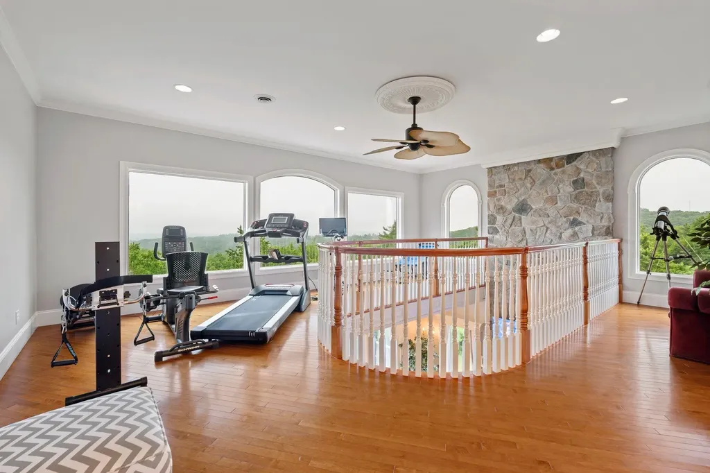 129 North Road Hillsborough NH 03244
