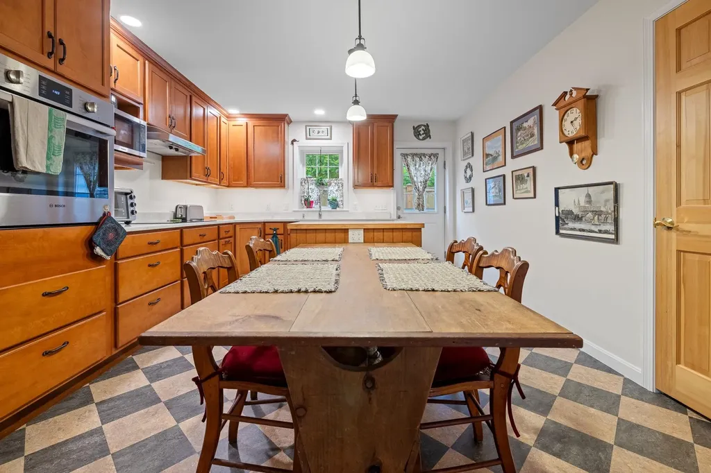 62 Pullman Lane Hartford VT 05001