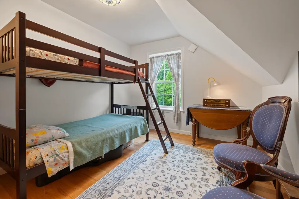 62 Pullman Lane Hartford VT 05001