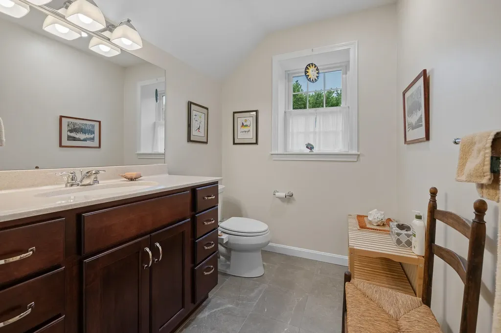 62 Pullman Lane Hartford VT 05001