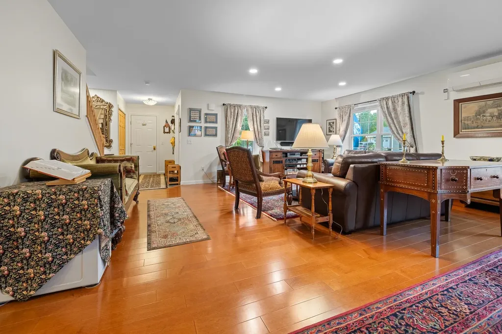 62 Pullman Lane Hartford VT 05001