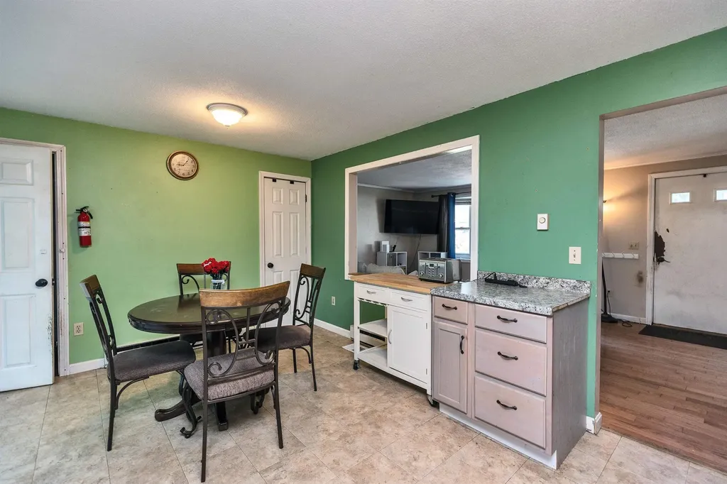 34 Caye Lane Manchester NH 03103