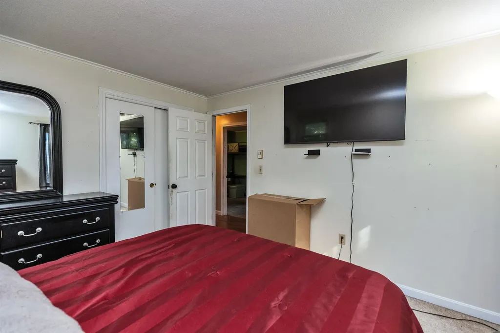 34 Caye Lane Manchester NH 03103