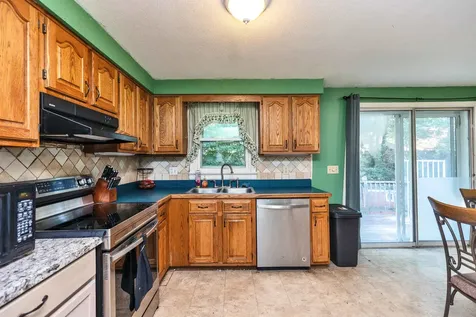 34 Caye Lane Manchester NH 03103