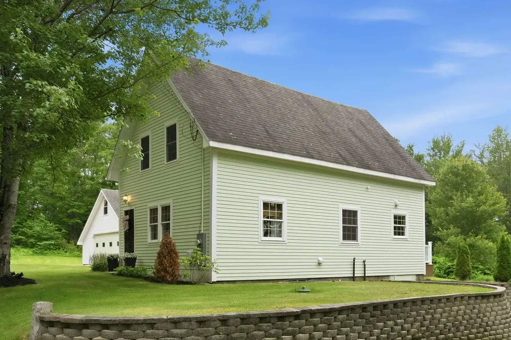 148 E Holderness Road Holderness NH 03245