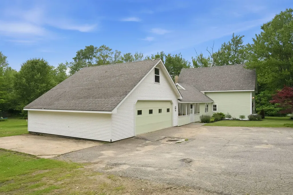 148 E Holderness Road Holderness NH 03245