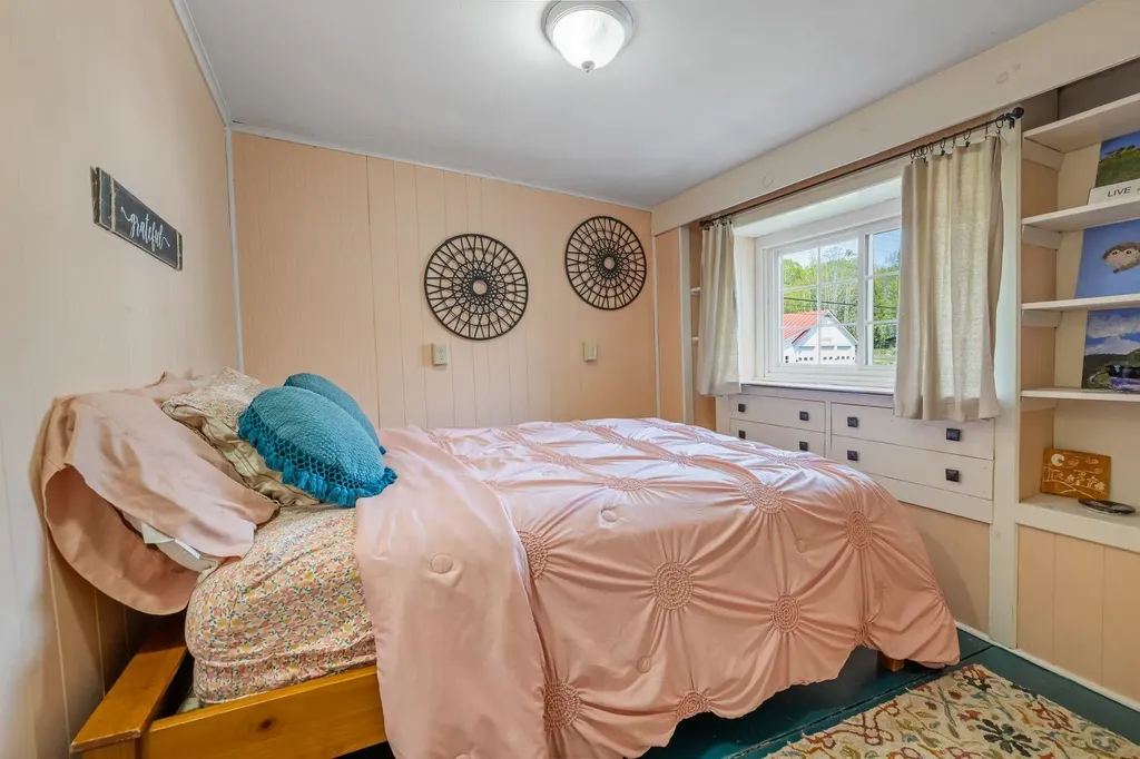 474 Vt Route 25 Topsham VT 05086