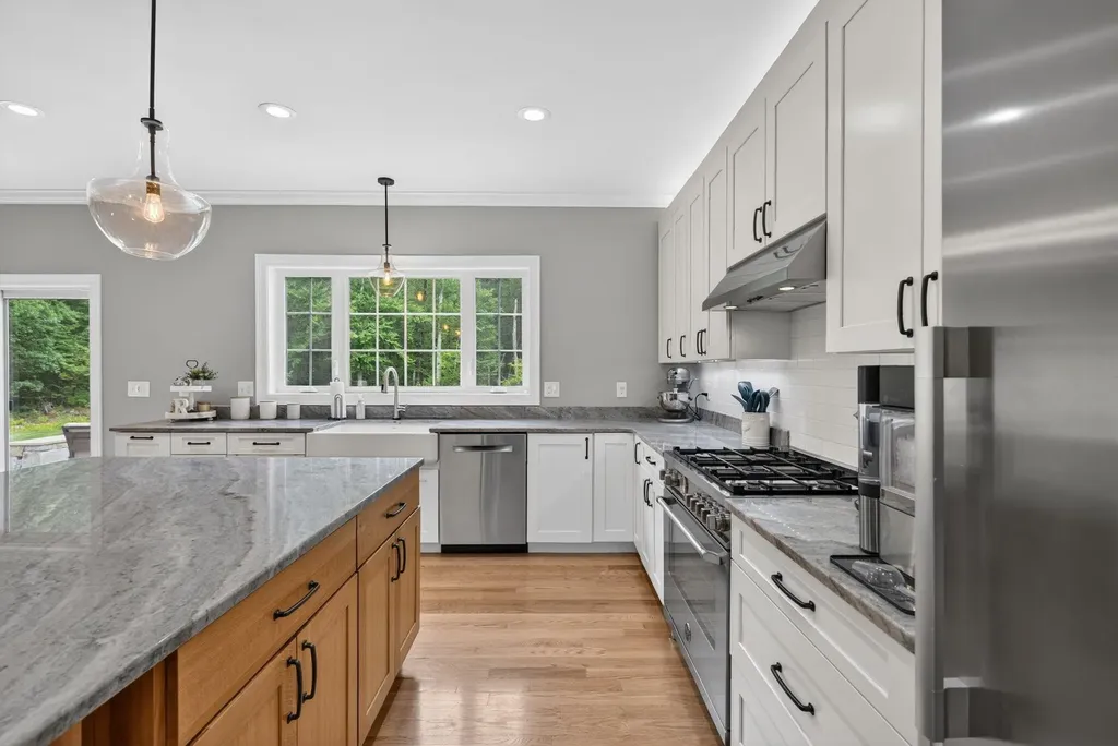 21 Walnut Hill Drive Hooksett NH 03106