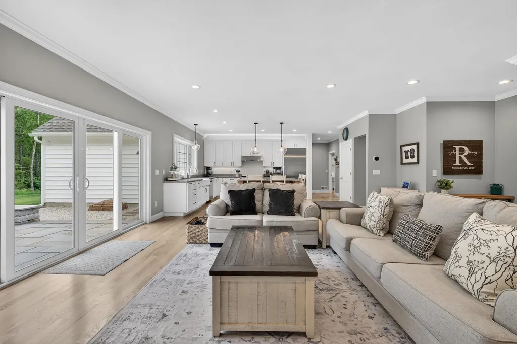 21 Walnut Hill Drive Hooksett NH 03106