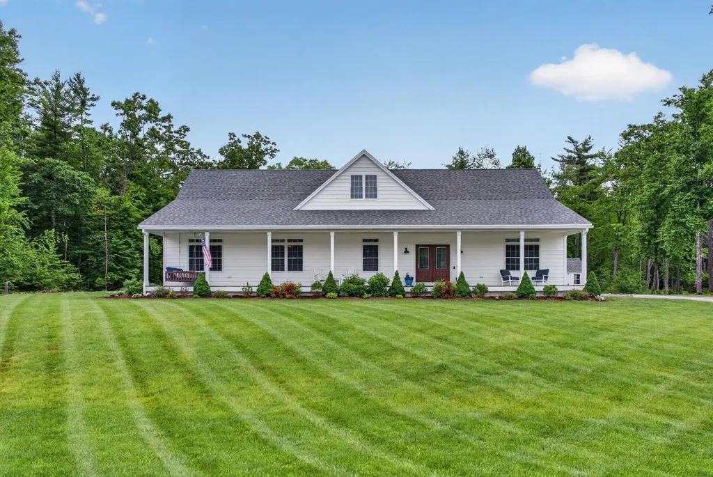 21 Walnut Hill Drive Hooksett NH 03106