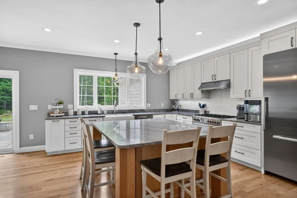21 Walnut Hill Drive Hooksett NH 03106