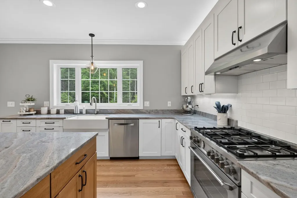 21 Walnut Hill Drive Hooksett NH 03106