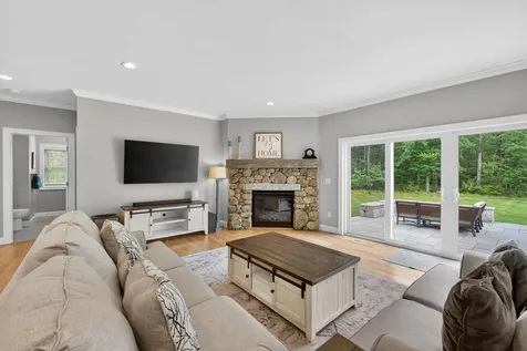 21 Walnut Hill Drive Hooksett NH 03106