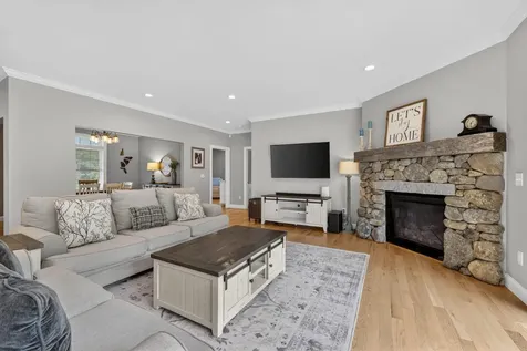 21 Walnut Hill Drive Hooksett NH 03106