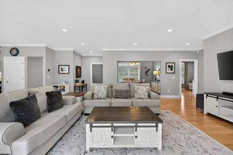 21 Walnut Hill Drive Hooksett NH 03106