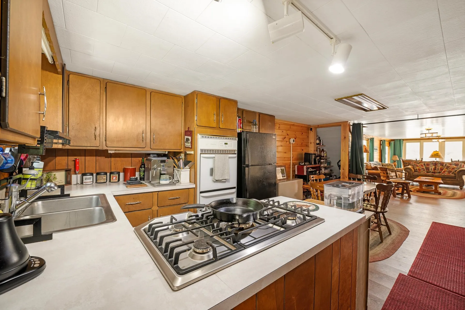 1437 Diamond Pond Road Stewartstown NH 03576