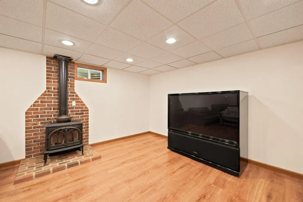8 Freshet Road Madbury NH 03823