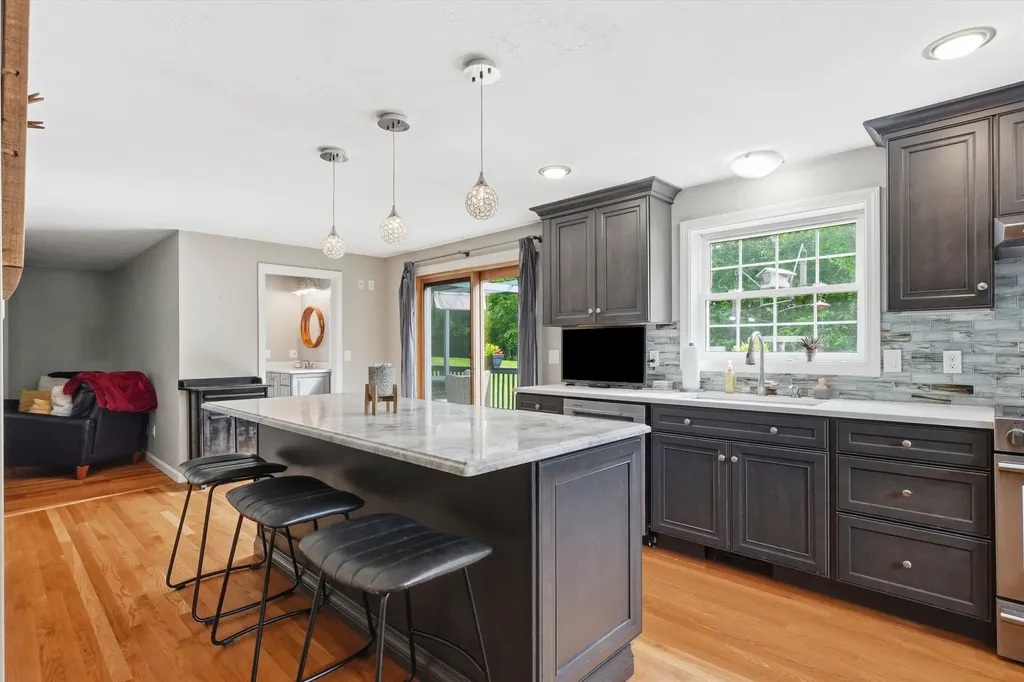23 Peaslee Crossing Road Newton NH 03858