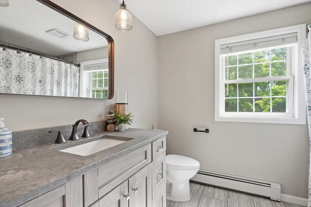23 Peaslee Crossing Road Newton NH 03858