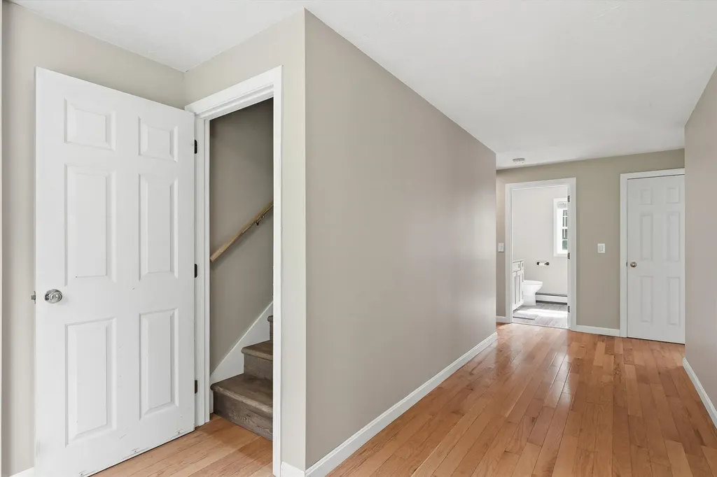 23 Peaslee Crossing Road Newton NH 03858