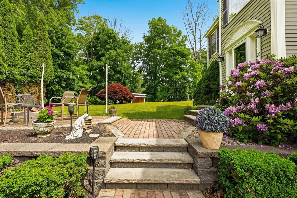 23 Peaslee Crossing Road Newton NH 03858