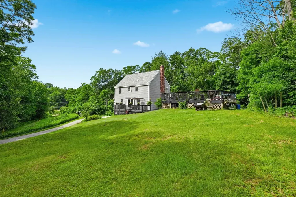23 Peaslee Crossing Road Newton NH 03858