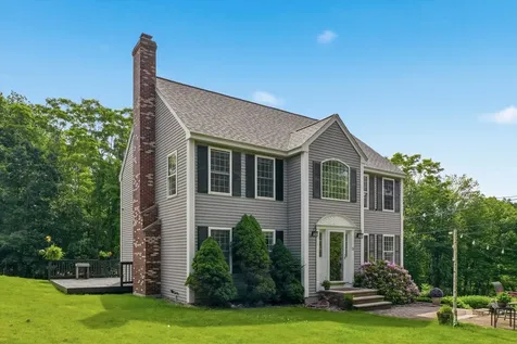 23 Peaslee Crossing Road Newton NH 03858