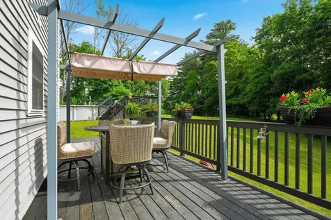 23 Peaslee Crossing Road Newton NH 03858