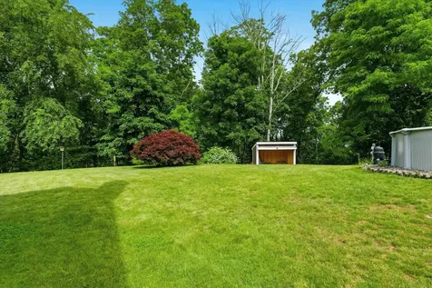23 Peaslee Crossing Road Newton NH 03858