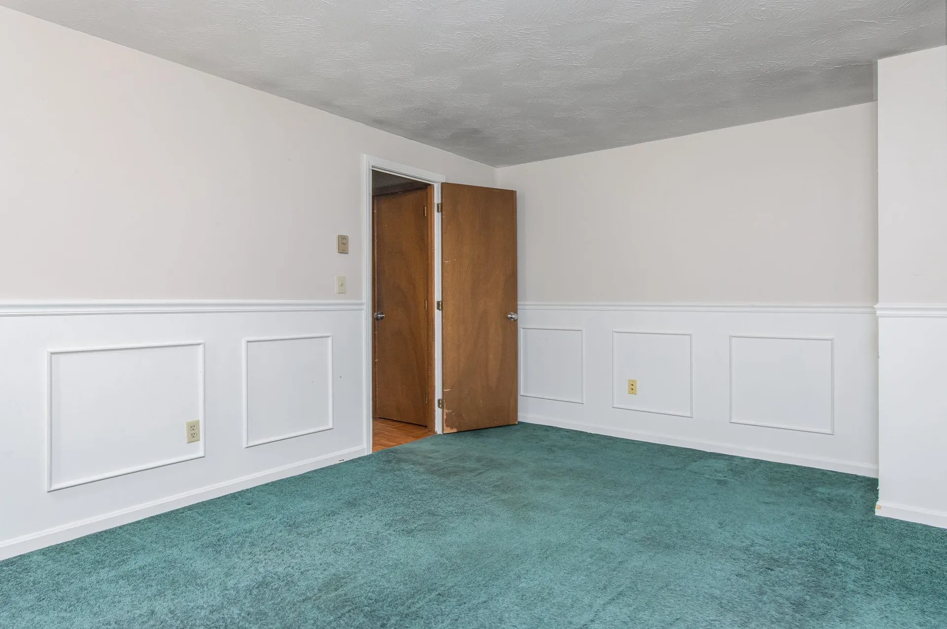 20 Redfield Circle Derry NH 03038-4839