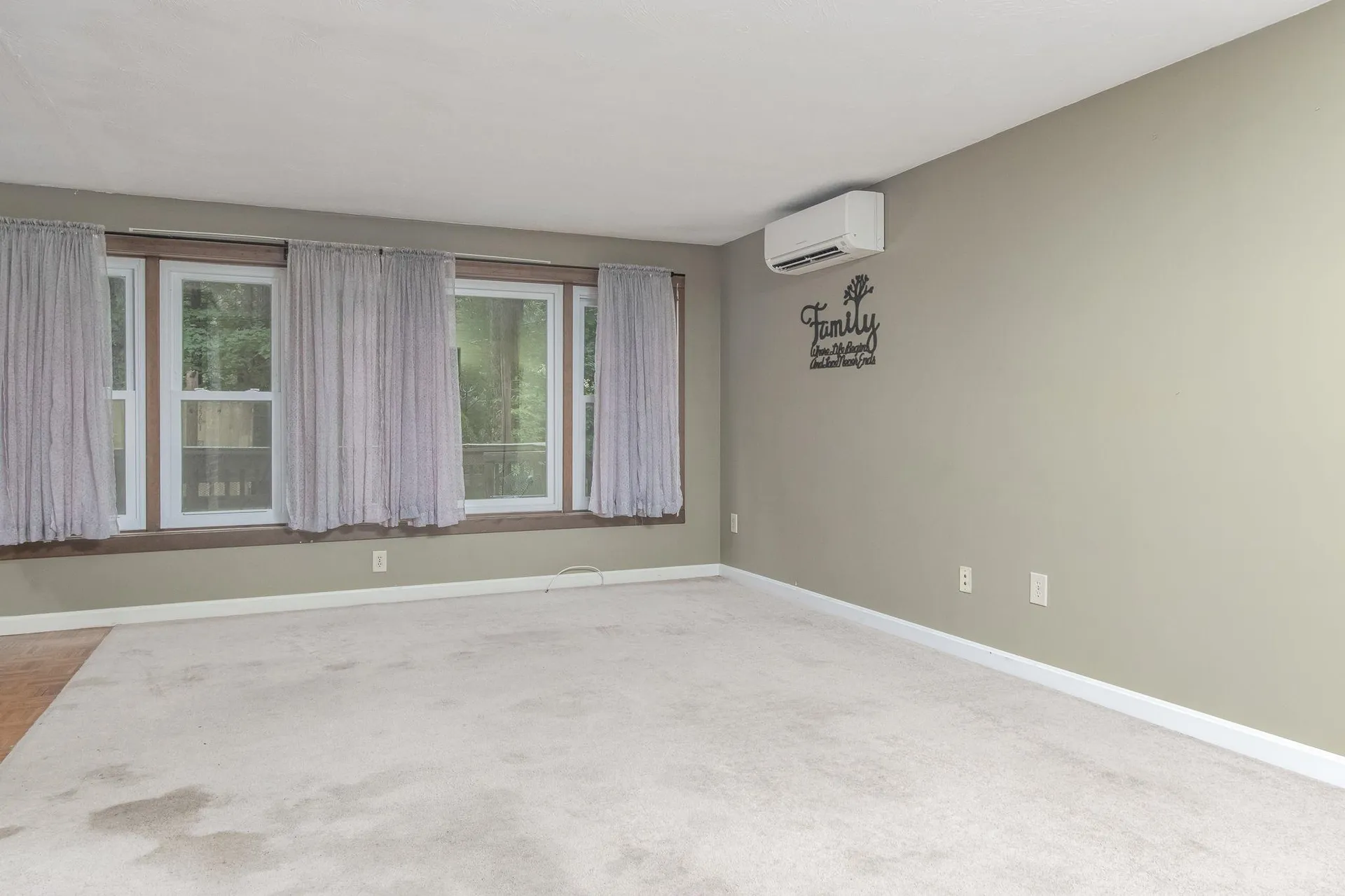 20 Redfield Circle Derry NH 03038-4839